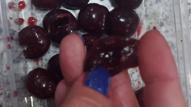Отличный способ заготовки черешни с клубникой на зиму  без варки