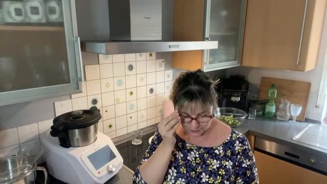 Канадский салат с брокколи,беконом,миндальным орехом и виноградом. Рецепт смотреть онлайн