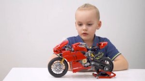 Собираю Lego Technic 42107 Ducati Panigale V4 R