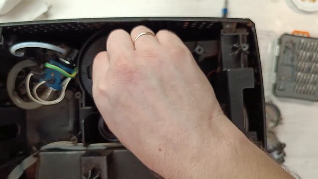 Три красных диода / Замена моторчика кофемолки кофемашины Philips series 1200, 2200, 3200. смотреть онлайн