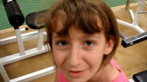 World strongest girl- bodybuilding - musculation (1/2) MAEVAX strong girl , more strong than richar