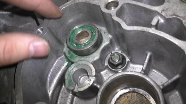 Достаем подшипник из глухого отверстия подручными средствами. смотреть онлайн