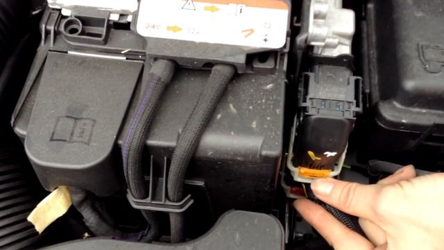 CITROEN C4 CACTUS: Ubicacion centralita BSM ( Box Service Motor ) en caso de avería fault. смотреть онлайн