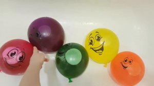 Шарики с водой Учим цвета Поем песенки Детям Развивающее видео Лопаем шарики с водой