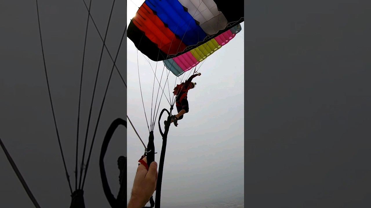 Как летают и приземляются профессионалы скайдайверы | Парашютист ПРО смотреть онлайн