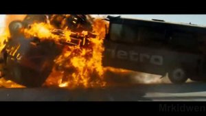 Бой Оптимуса против Десептикона на шоссейном мосту. Трансформеры(2007)