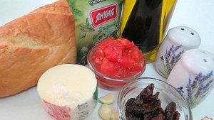 Горячие бутерброды с вялеными помидорами