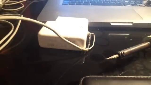 Hvordan fikse en macbook lader смотреть онлайн