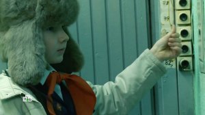 Школьник обнаружил в своем подъезде труп девушки