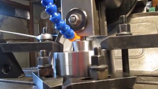 Изготовление шпоночного паза на универсальном фрезерном станке 676п.