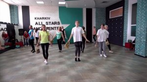 Фрагмент танца «Модницы с сумочкой»