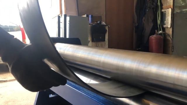 Как правильно вальцевать лист на вальцовочном станке AZMT V1300 Методы вальцовки листового металла смотреть онлайн