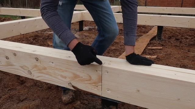 Лучшая обвязка фундамента пакетом досок. Подробная инструкция по монтажу деревянного ростверка