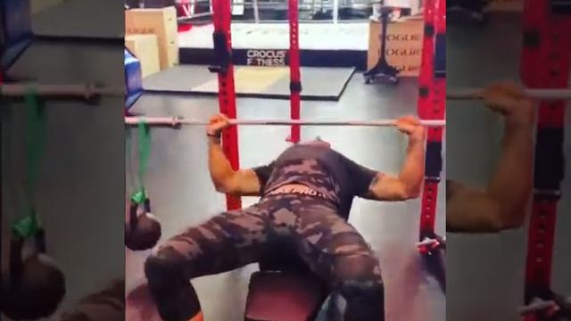 Crocus Fitness,  фитнес-клуб - как накачать руки