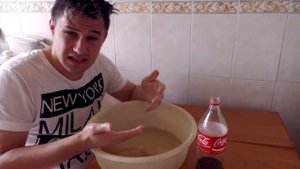 ПОМЫЛ ВОЛОСЫ ЗУБНОЙ ПАСТОЙ С КОКА КОЛОЙ   Что Будет Если Помыть Волосы Coca Cola + ЗУБНАЯ ПАСТА