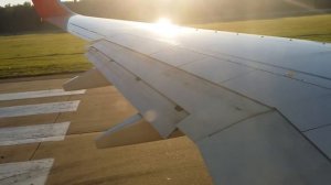 Захватывающий Взлет самолета из аэропорта Домодедово