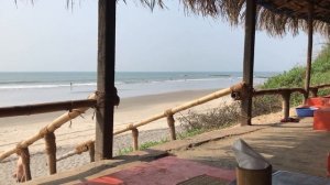 Пляж Морджим. Панорамный вид с площадки одинокого кафе