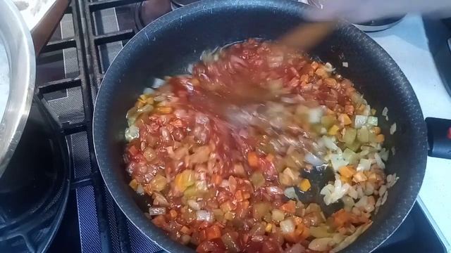 Рассольник с перловкой и солёными огурцами.Как сварить  рассольник рецепт.