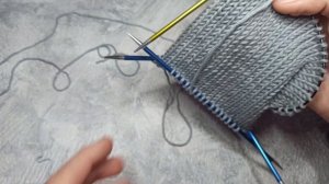 МК Вязаная резинка для волос спицами. Вязание из остатков пряжи.