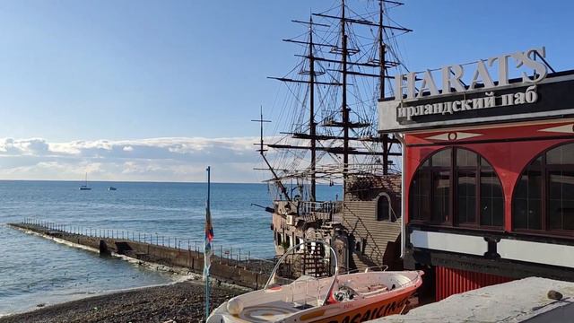 Зимнее море в Сочи. Пляж у ресторана "Sanremo". Декабрь 2019.