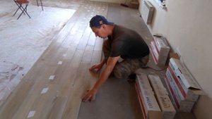 Кладка керамогранита на пол в разбежку