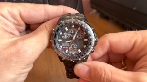 Раскручивание стрелок на часах Citizen Skyhawk Eco-drive после извлечения из темноты