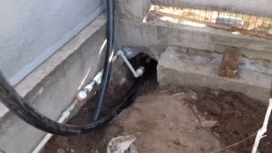 Прокладка поливного водопровода под дорогой.