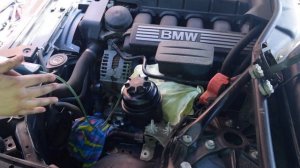 Замена жидкости ГУР с бачком и шлангом на BMW e63/ Состояние фильтра внутри бачка на пробеге 67000
