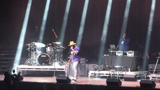 NEW CUPID Proves He's LINE DANCE KING + Teaches NEW DANCE On Spot @ RnB Concert смотреть онлайн