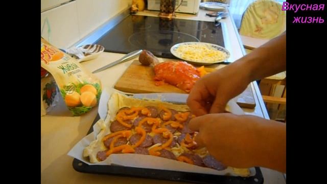 Пицца простой рецепт / Пицца из того что есть в холодильнике. смотреть онлайн