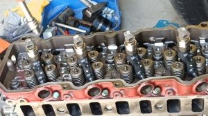 HINO 300, Engine Overhaul, Cylinder Head Installing, Valve Adjustment, Cylinder head sequence