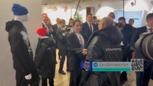 Путину показали «БУШЛАТ ИЗ РОССИИ»

Он в нём и уехал)))