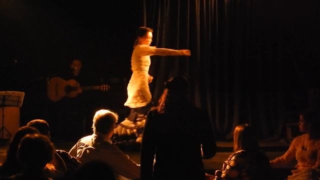 inicio de fiesta con Bata de cola con Eva y Maria de la Paz смотреть онлайн