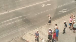 25.07.22 Люди на улице освобождённого Мелитополя Запорожской области благословляют наших ребят!