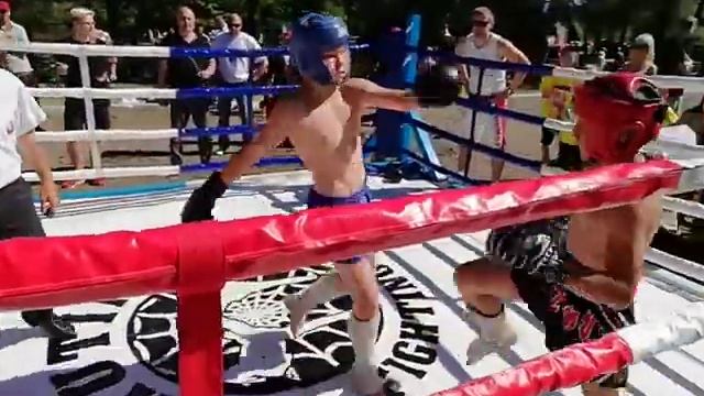 2 раунд Соловей Даниил красный - Бархатов Максим синий