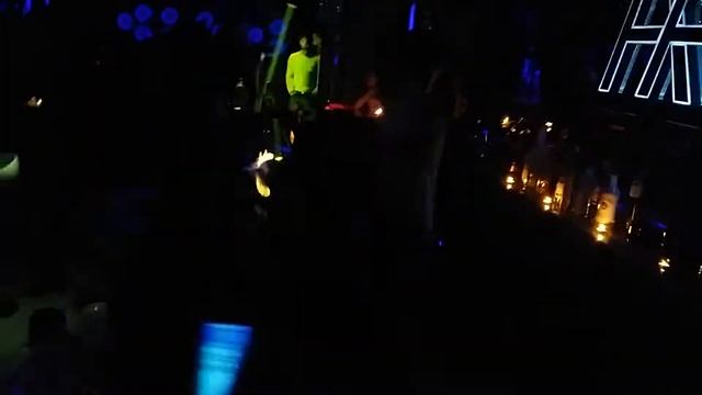 Огнедышащий бармен смотреть онлайн