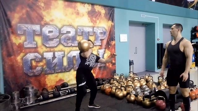 ШВУНГ ГИРИ 64 КГ ОДНОЙ РУКОЙ. ONE-HAND 64 KG KETTLEBELL CLEAN AND PUSH PRESS. смотреть онлайн