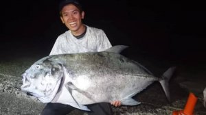 ВОТ ЧТО СЛУЧАЕТСЯ, когда бросаешь приманку большой и сильной рыбе