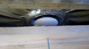 Вентиляция в парной под вагонкой.