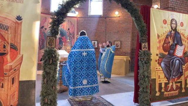 Божественная Литургия в праздник Успения Пресвятой Богородицы смотреть онлайн