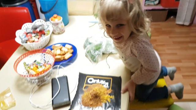 Вкусный супчик от папы и Дарина отжигает смотреть онлайн