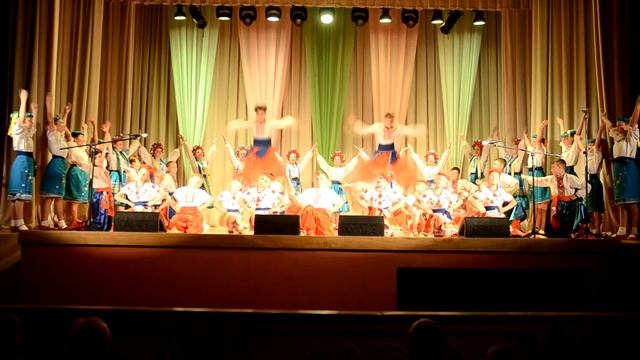 Народний аматорський ансамбль танцю "Явір" - "Гопак" смотреть онлайн