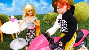 Красивые куклы в видео - Барби знакомится с Парнем в Кафе! – Ролевые игры для девочек с Barbie