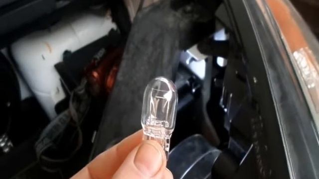 Как заменить лампу габаритов (ДХО) Рено Трифик 3 {Renault Trafic III}