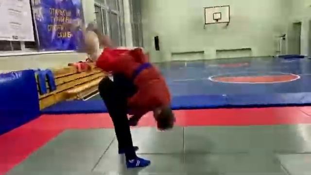 Самбо самооборона бросок через бедро с захватом за рукава #самооборона