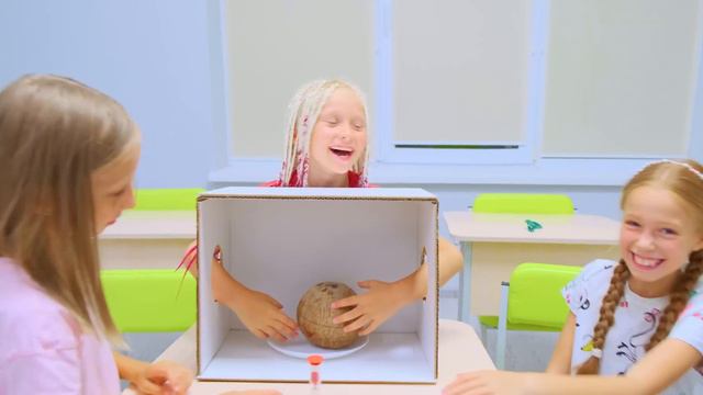 ЧТО устроила НОВАЯ УЧИТЕЛЬНИЦА в ШКОЛЕ??!