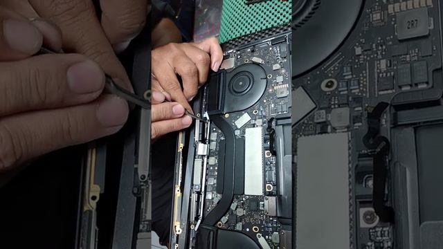 Replace display macbook pro 13 inch 2017 with touchbar A1706 смотреть онлайн