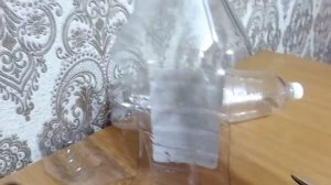 Как сделать КОРМУШКУ для ПТИЦ из ПЛАСТИКОВОЙ БУТЫЛКИ. Простая кормушка СВОИМИ РУКАМИ.