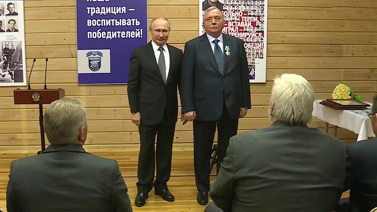 В Петербурге Владимир Путин посетил клуб дзюдо "Турбостроитель"