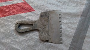 Рассказываю для чего нужен зубчатый шпатель